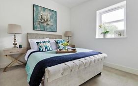 Amazing 3 Bed Interior Designed House With Garden - 114 The Hervey