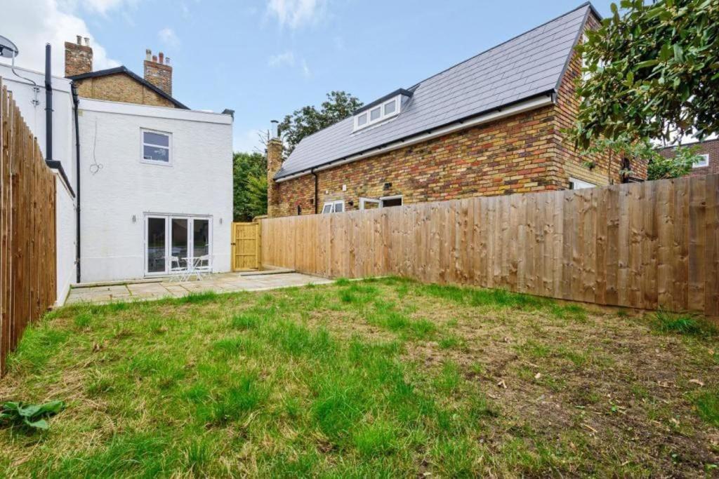 Amazing 3 Bed Interior Designed House With Garden - 114 The Hervey London Exterior foto