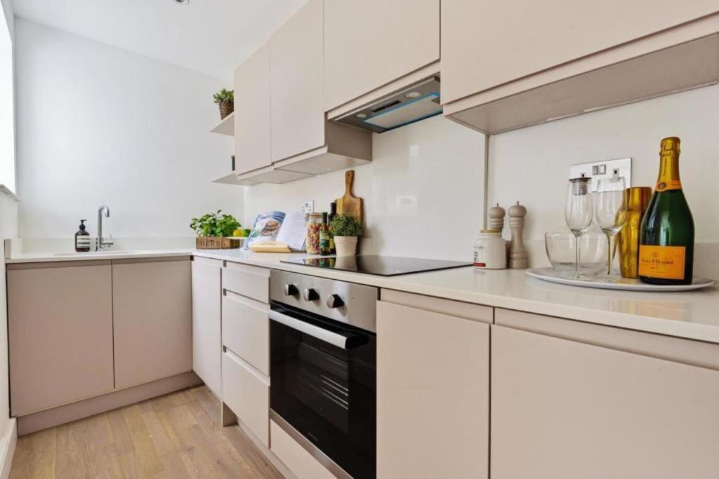 Amazing 3 Bed Interior Designed House With Garden - 114 The Hervey London Exterior foto