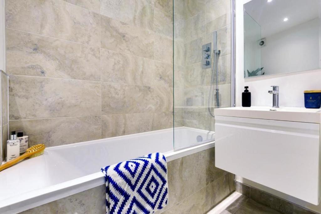 Amazing 3 Bed Interior Designed House With Garden - 114 The Hervey London Exterior foto